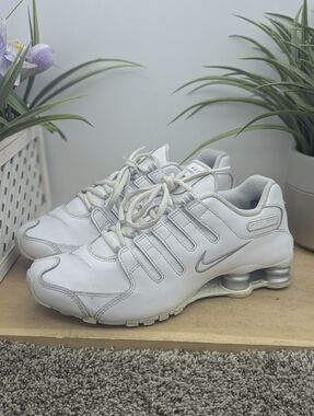 Nike Shox NZ Women's Size 8 Leather Running Shoes Walking